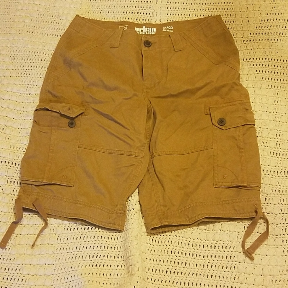 Mens Urban Pipeline Brown shorts.